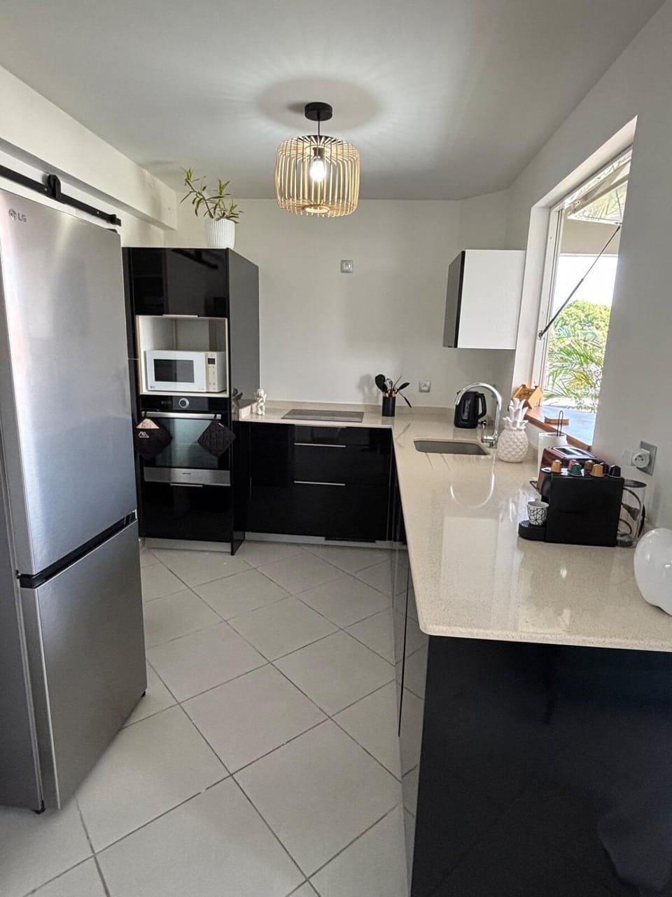 Coffee/tea facilities, Kitchen or kitchenette, dishwasher, oven, stove, toaster