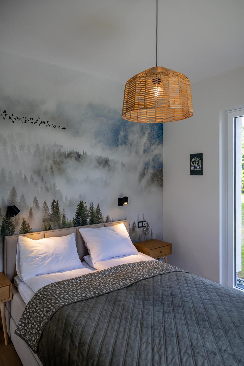 Bed, Photo of the whole room, Bedroom