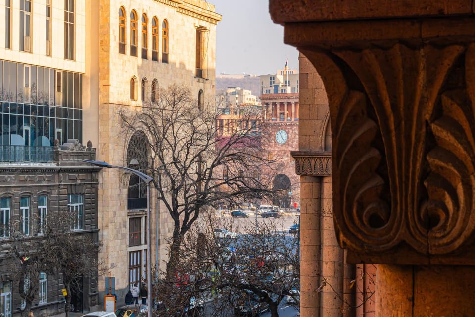 Nearby landmark, Day, City view, Landmark view, Location