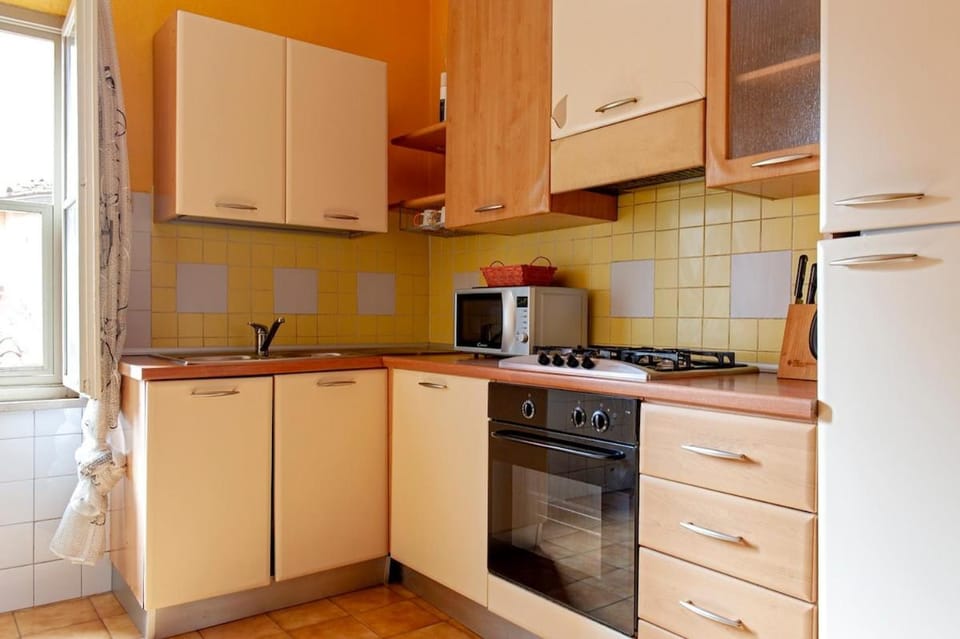 Coffee/tea facilities, Kitchen or kitchenette, dishwasher, oven, stove