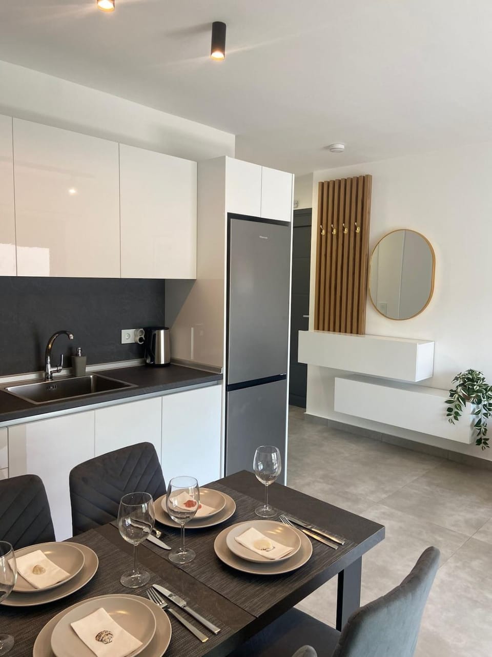 Kitchen or kitchenette, Dining area, stove