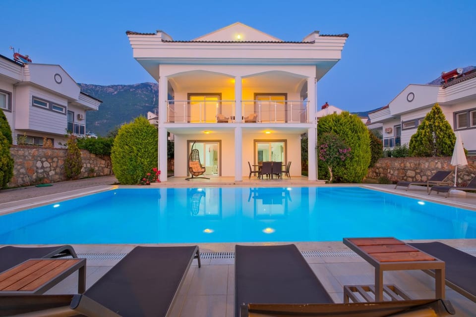 Property building, Swimming pool