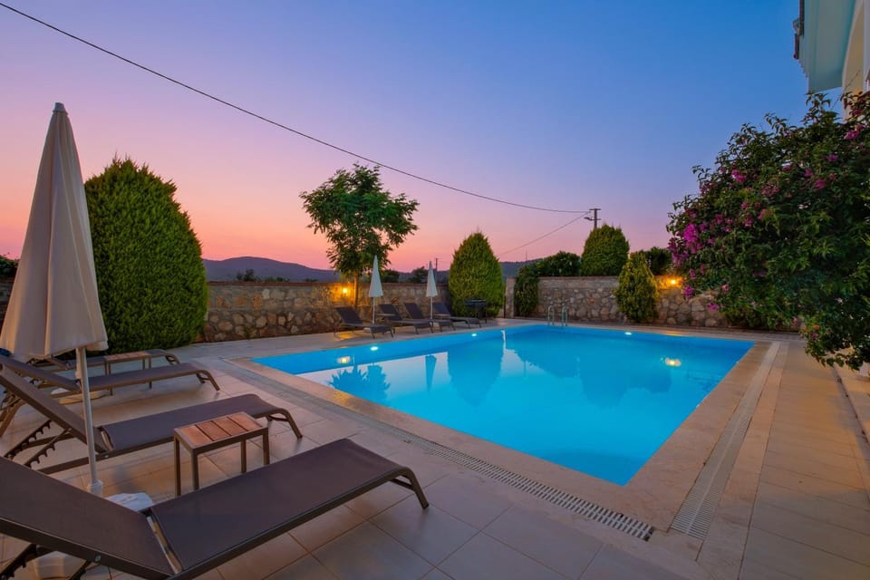 Swimming pool, sunbed