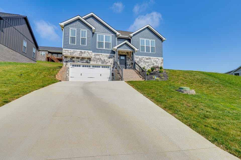 Cherokee Lake Retreat w/ Views in Morristown! House in Morristown