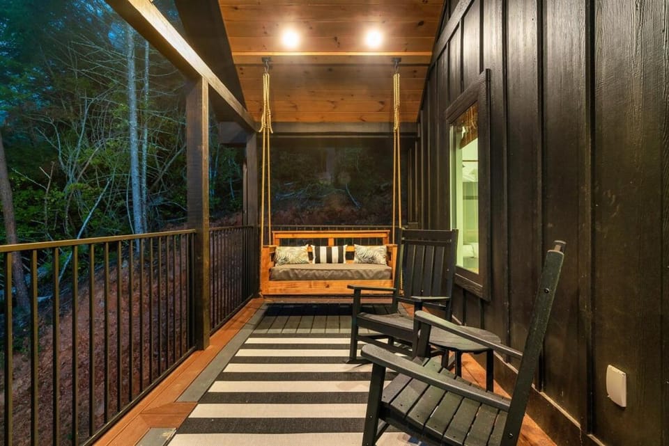 Boho Mountain Retreat with Stunning Views Chalet in Pittman Center