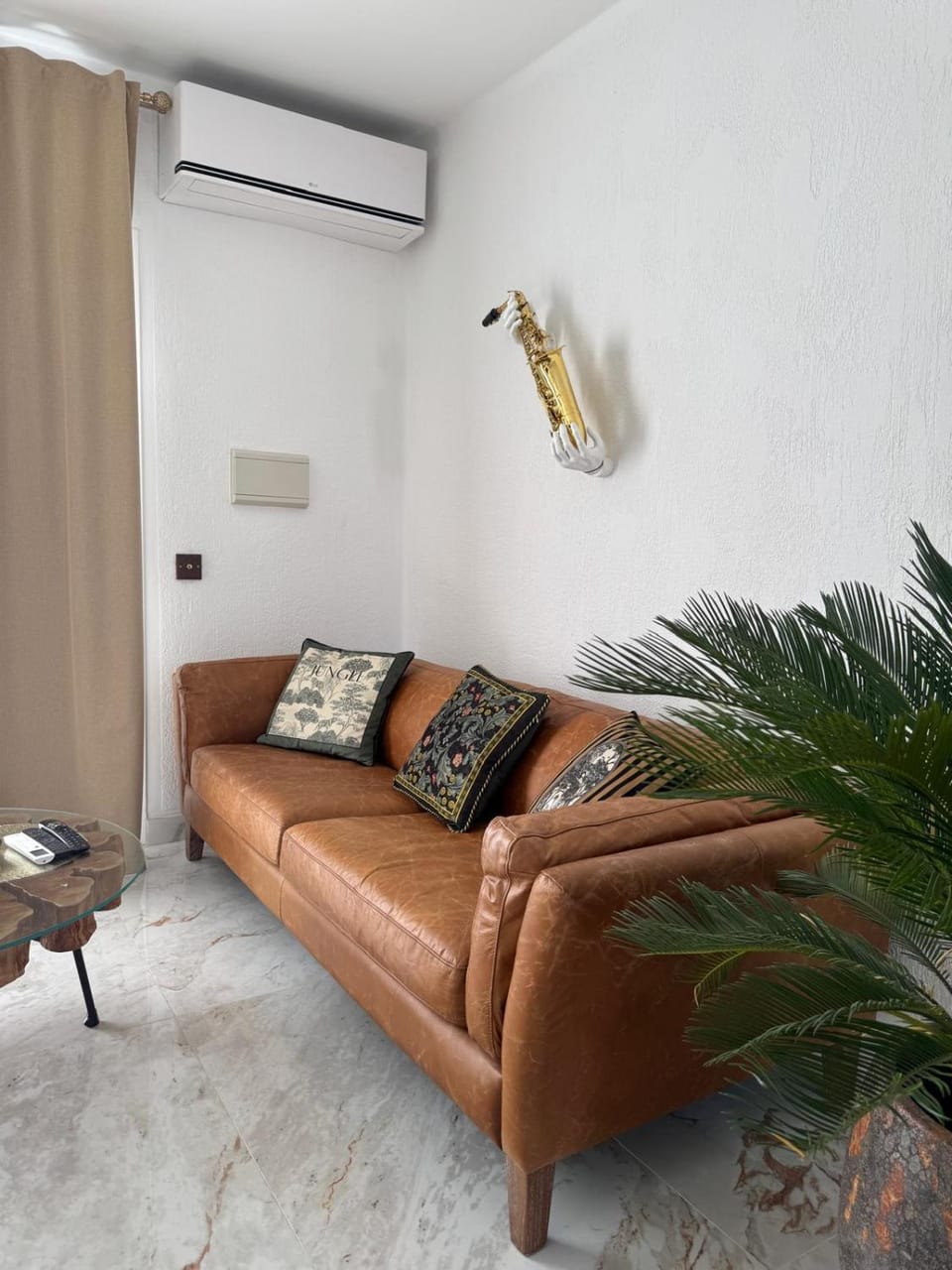 Living room, Seating area, air conditioner