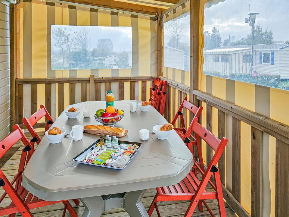 Patio, Dining area