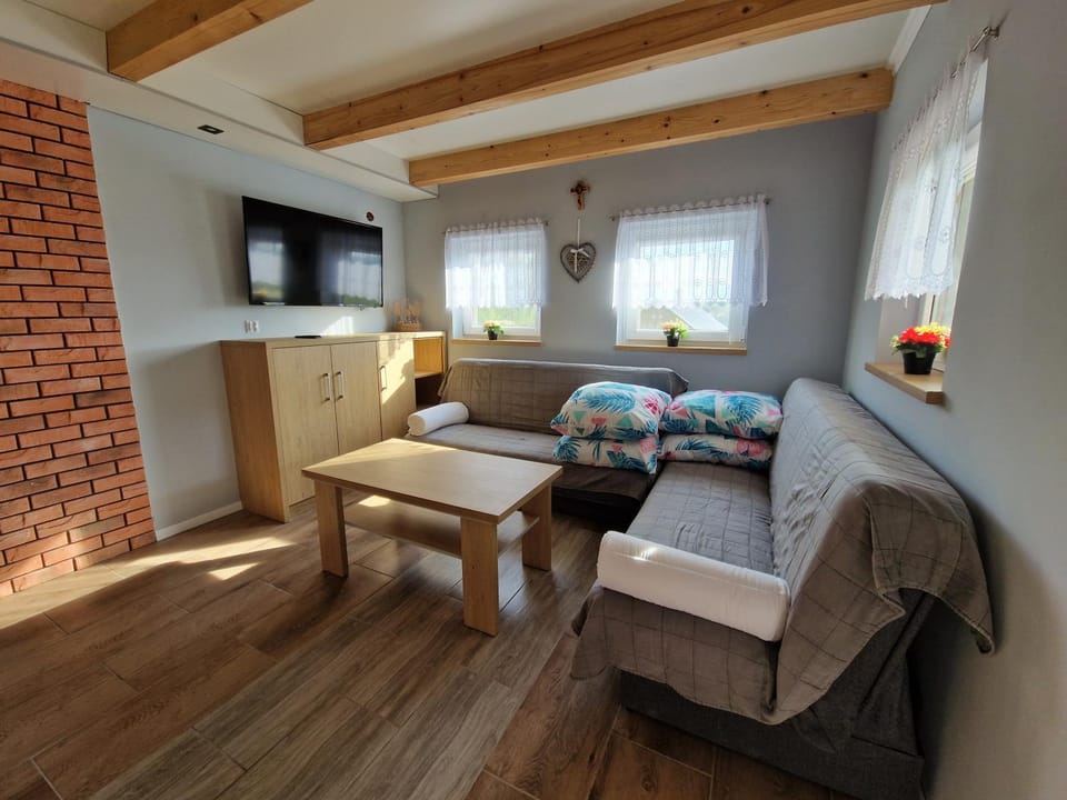 Bed, TV and multimedia, Kitchen or kitchenette, Living room, Photo of the whole room, Seating area, Bedroom