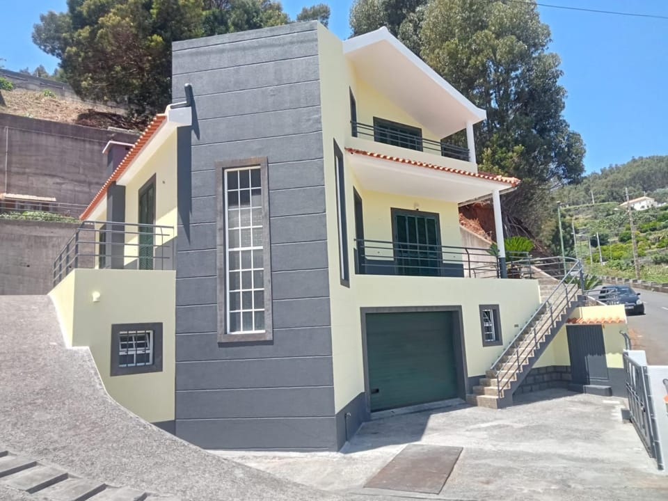 Property building, Patio, Day, Natural landscape, View (from property/room), Landmark view, Street view, Quiet street view, Parking