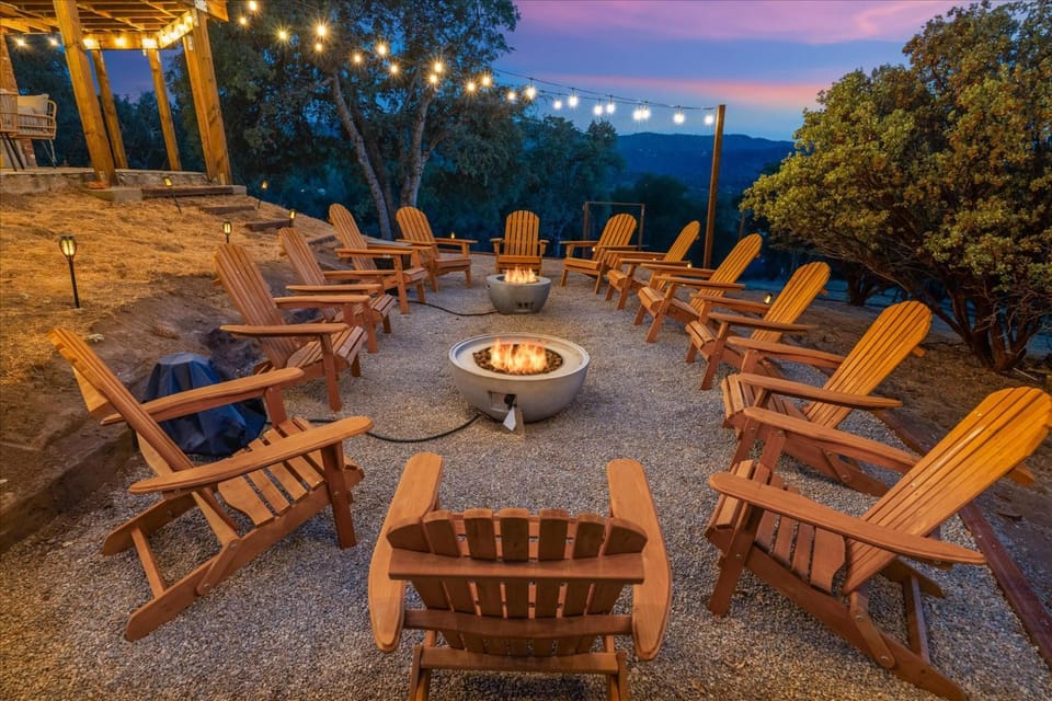 Yosemite Lookout Lodge w/ hot tub, firepits, game room, and more House in Sierra Nevada