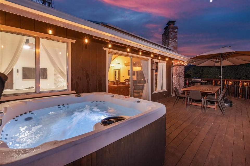 Yosemite Lookout Lodge w/ hot tub, firepits, game room, and more House in Sierra Nevada