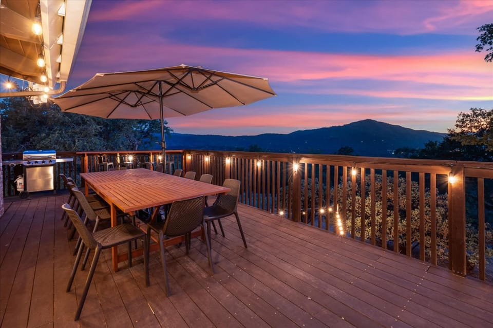 Yosemite Lookout Lodge w/ hot tub, firepits, game room, and more House in Sierra Nevada