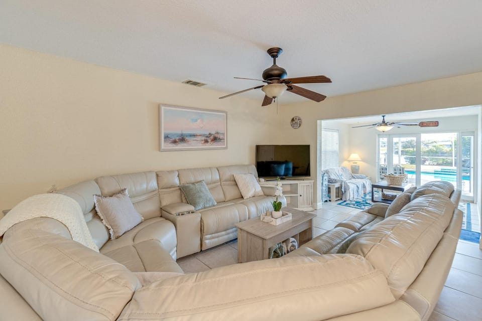 Fishing Dock & Grill: Pet-Friendly North Port Home House in North Port