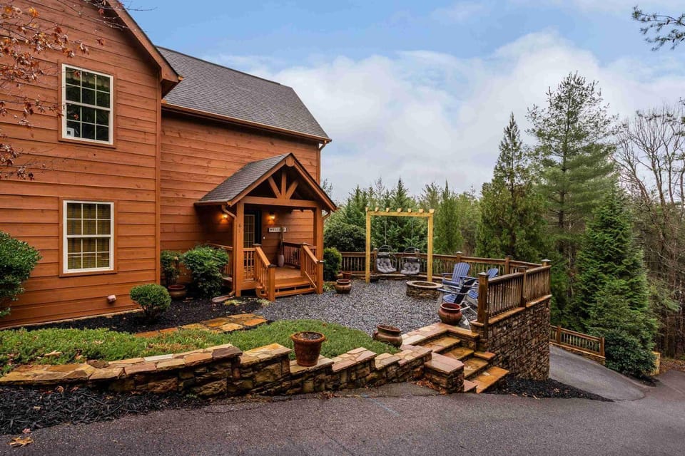 Property building, Natural landscape, Garden, Garden view, Mountain view