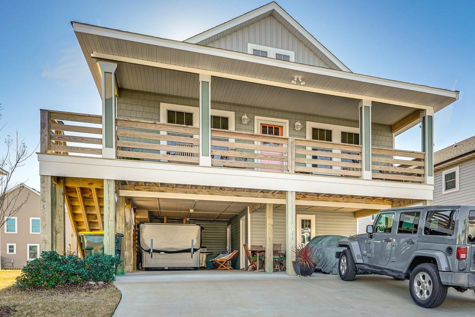 Walk to Beach: Apt w/ Private Hot Tub! Apartment in Kill Devil Hills