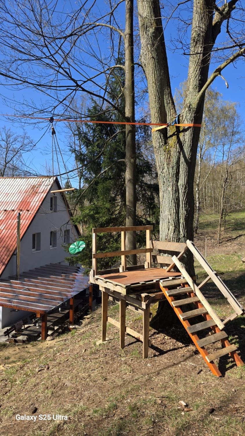 Tavba -Gočár až 27 osob, 8 apartmánů,8 koupelen, 8 kuchyní na kraji lesa House in Czechia