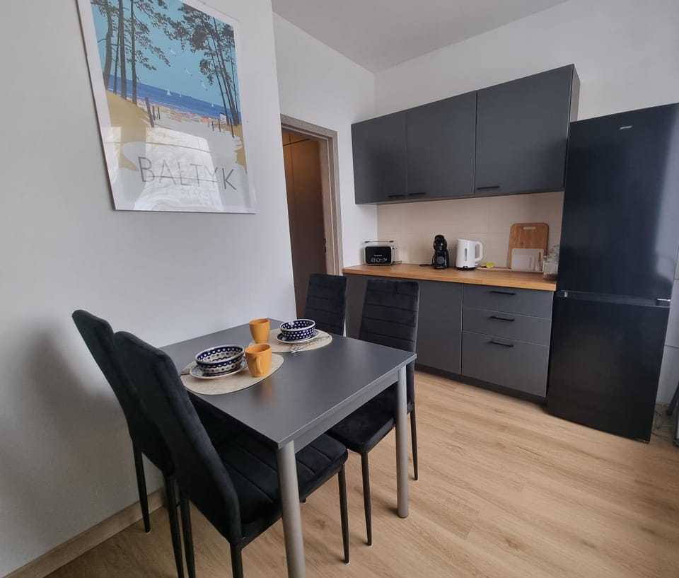 Coffee/tea facilities, Kitchen or kitchenette, Dining area