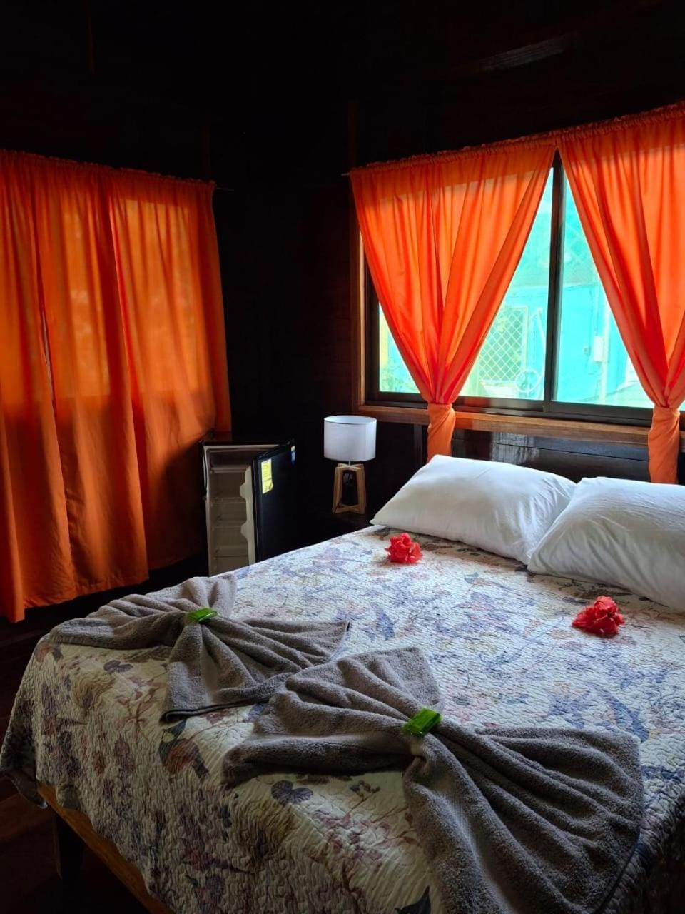 Bedroom, towels