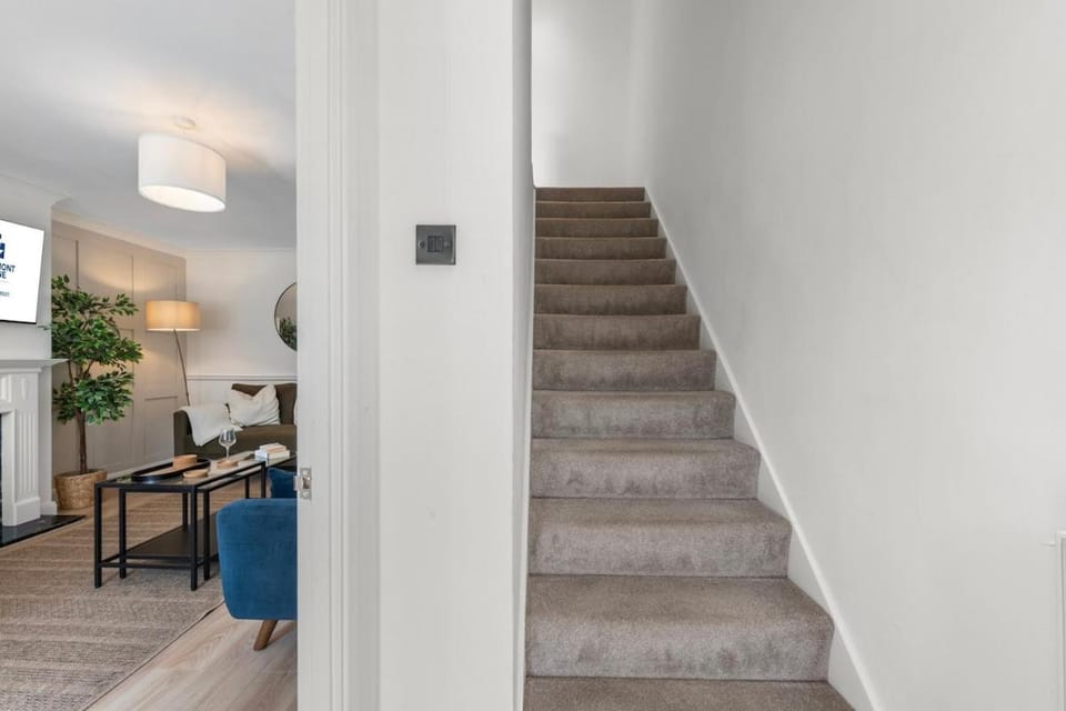 Contemporary 2-Bed House near Basildon Station Apartment in Basildon