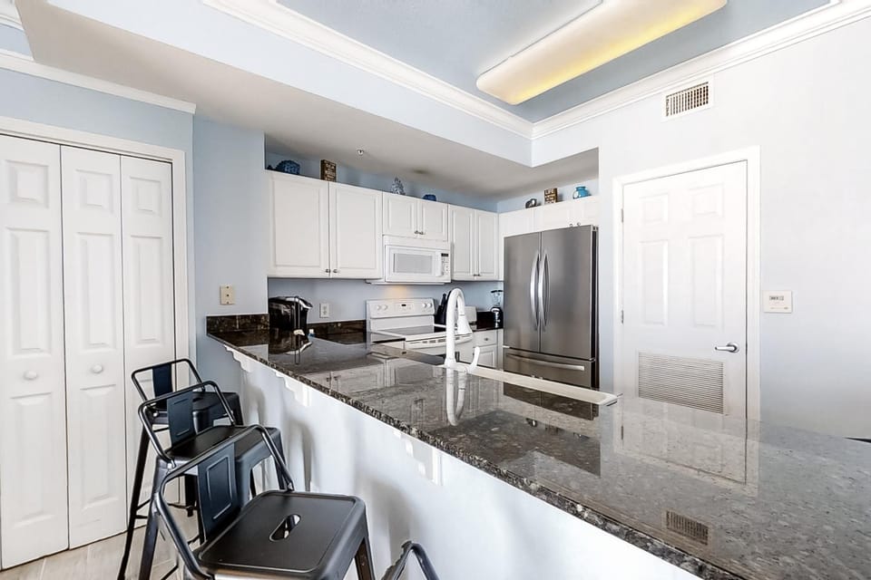 Breathtaking gulf-front condo near Pier Park Apartment hotel in Panama City Beach