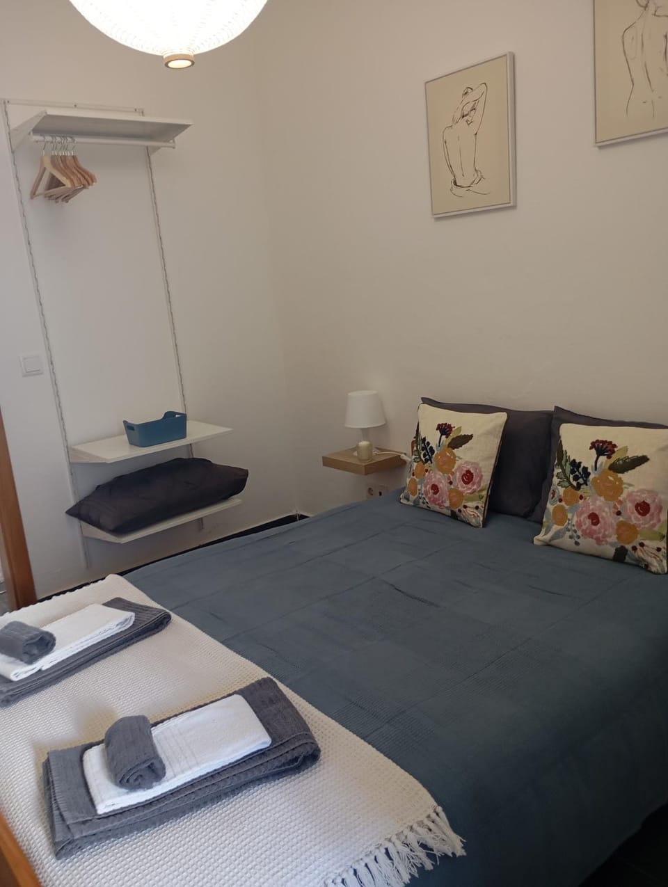Bed, Photo of the whole room, Bedroom