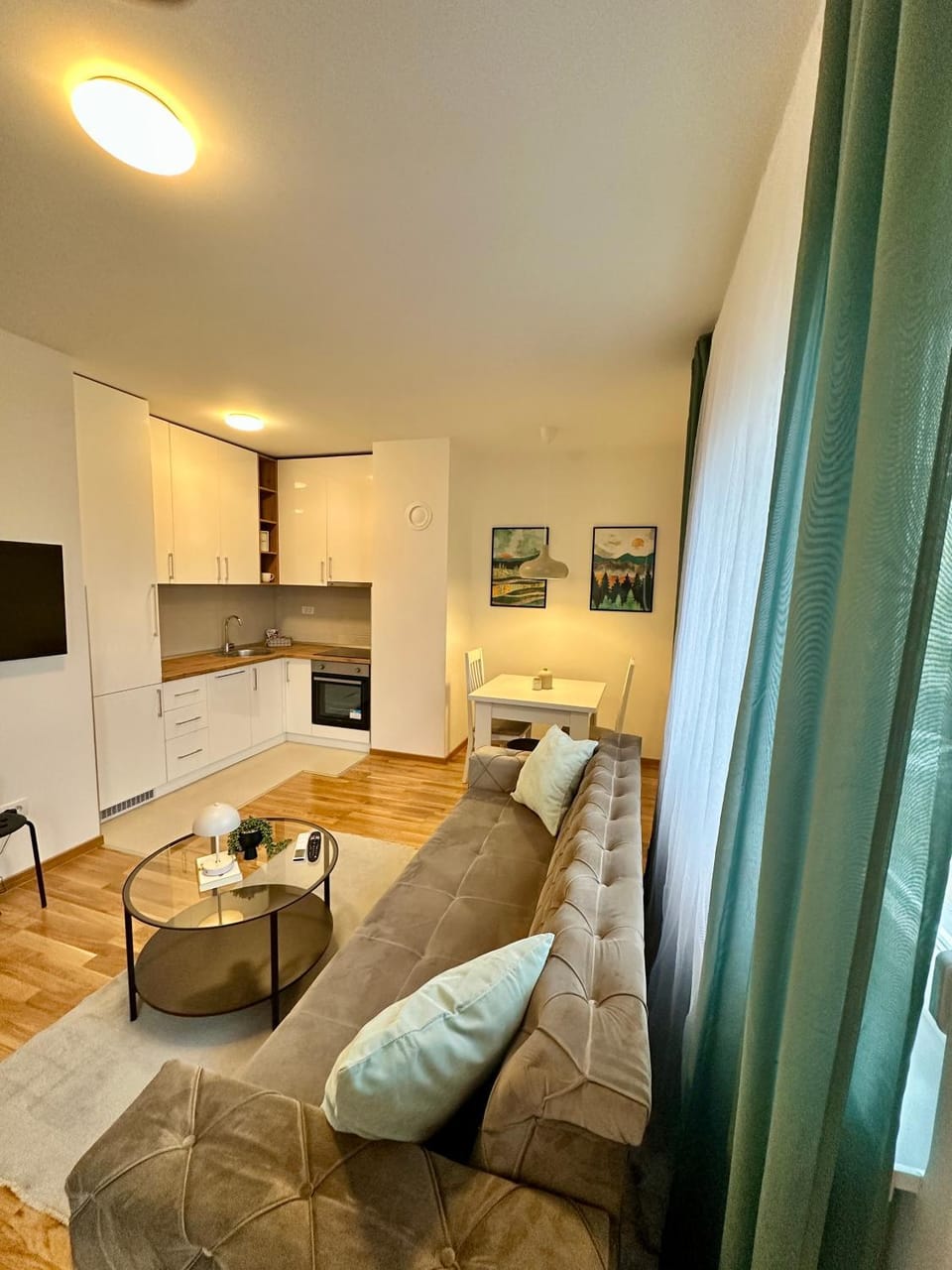 TV and multimedia, Living room, Seating area