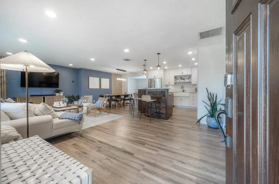 Family Luxury Beach Getaway House in Seminole