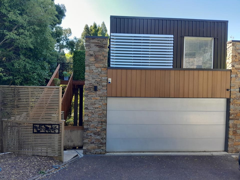 Tree Tops Get Away Apartment in Auckland