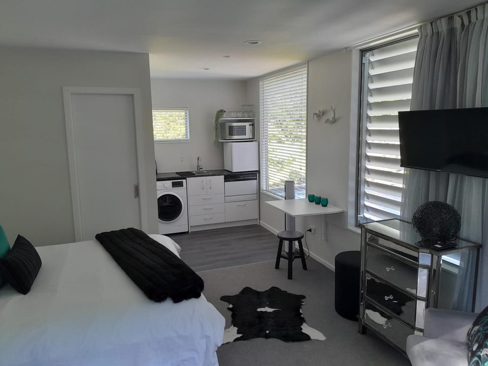 Tree Tops Get Away Apartment in Auckland