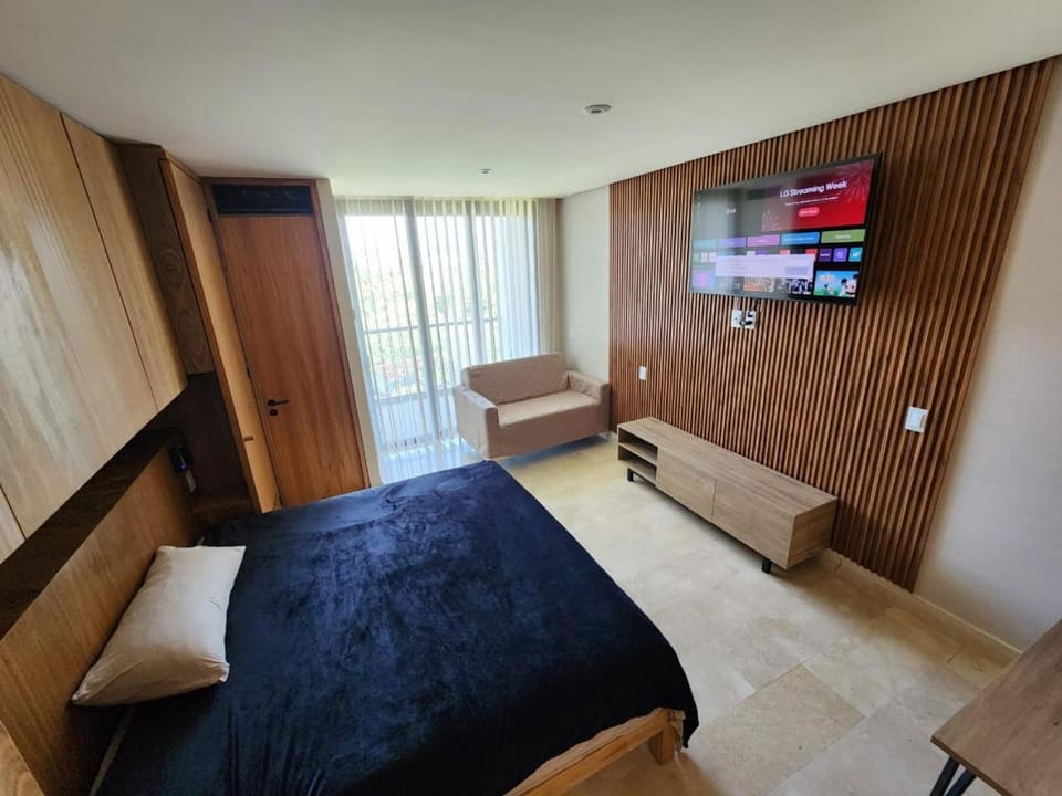 Bed, TV and multimedia, Photo of the whole room, Bedroom
