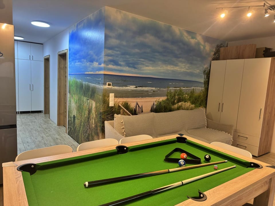 Billiard, Billiard, Game Room, Living room, Seating area