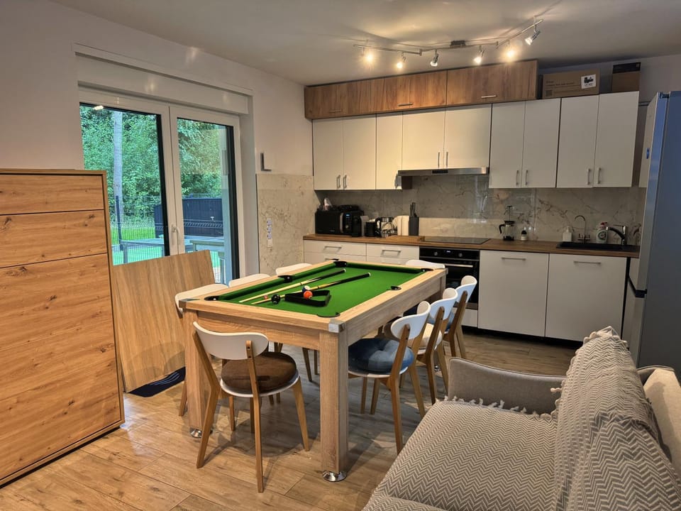 Kitchen or kitchenette, Living room, Seating area, Dining area, pet friendly, stove