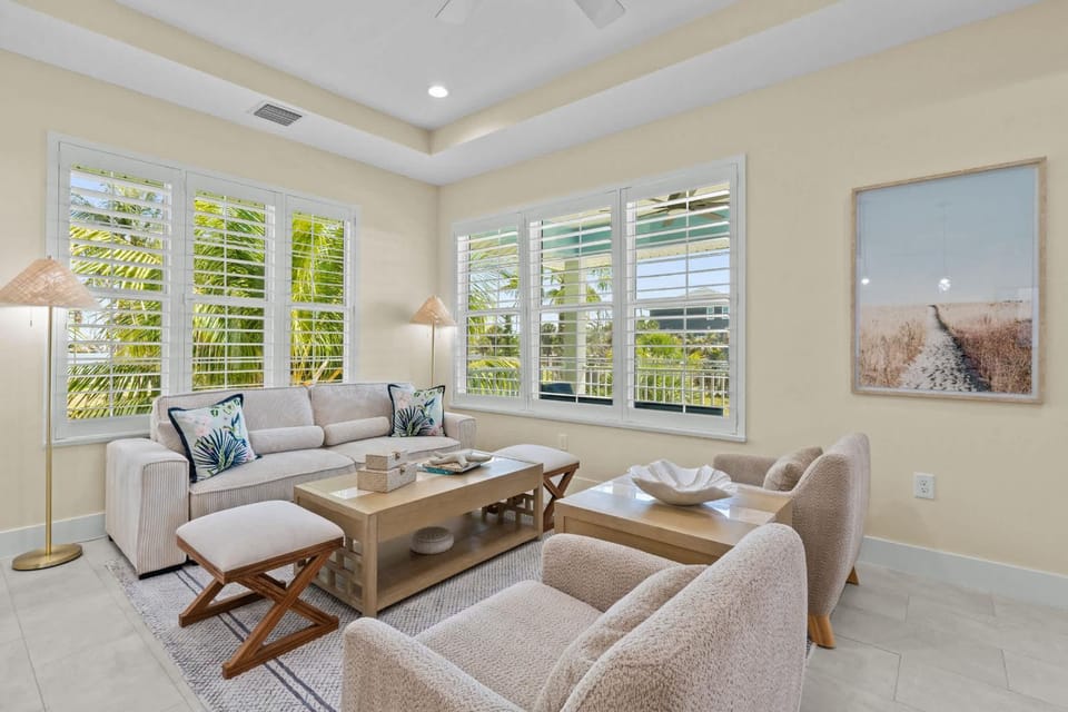 Beach Bound - 2025 Luxury Build - Walk to Beach & Town House in Estero Island