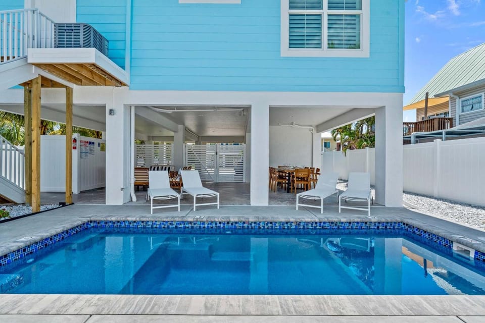 Beach Bound - 2025 Luxury Build - Walk to Beach & Town House in Estero Island