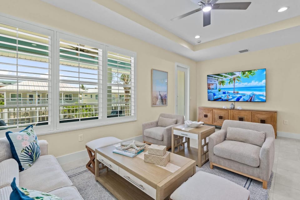 Beach Bound - 2025 Luxury Build - Walk to Beach & Town House in Estero Island