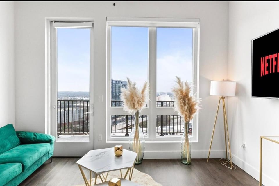 NEW! Royal Penthouse King Bed Amazing Views! Apartment in Atlanta