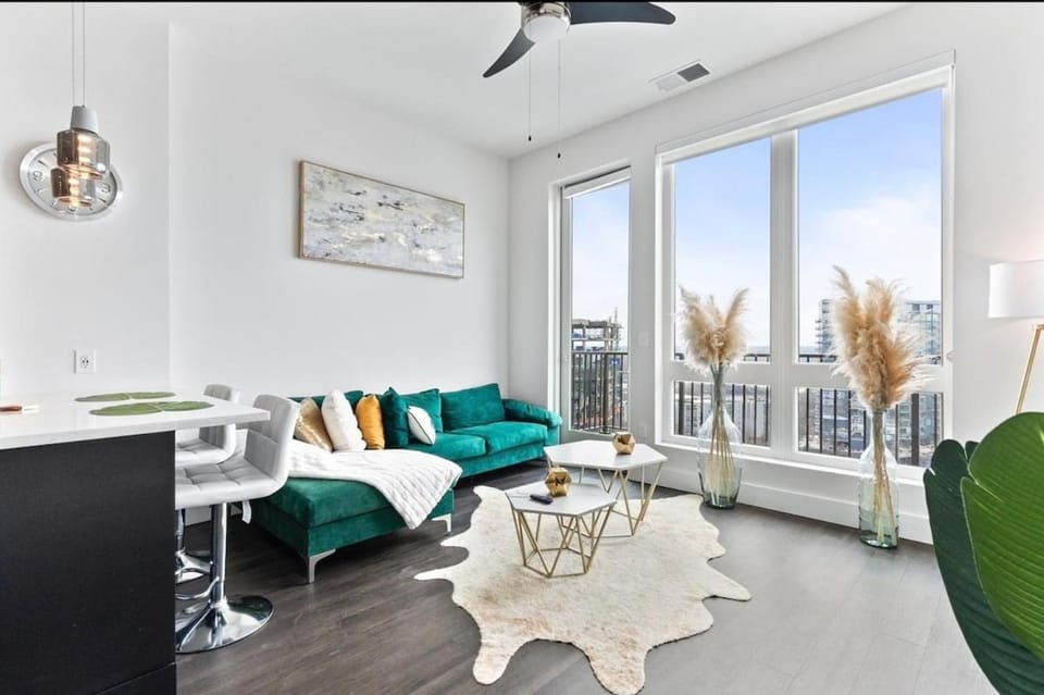 NEW! Royal Penthouse King Bed Amazing Views! Apartment in Atlanta