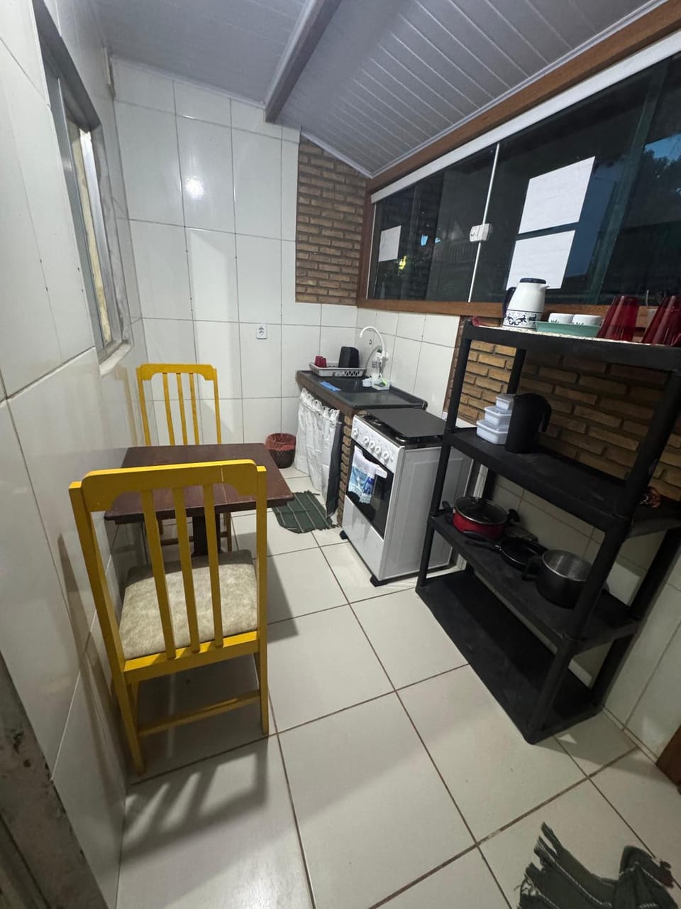 Kitchen or kitchenette, Dining area, pet friendly, stove