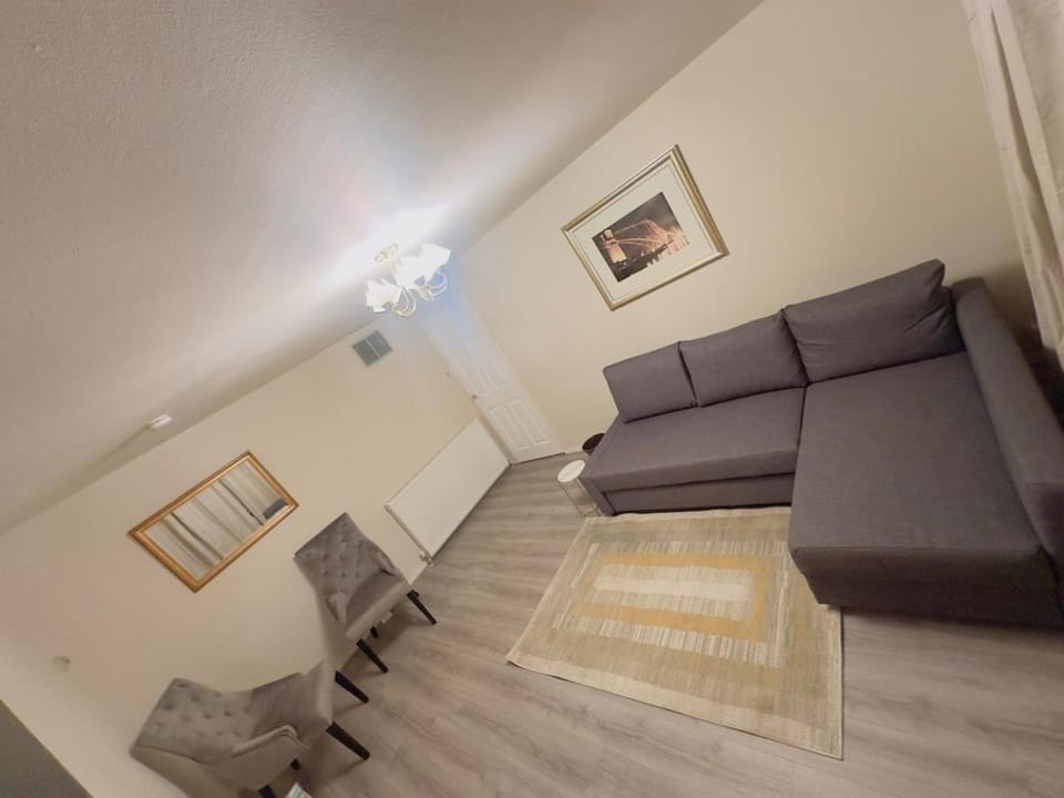 Modern & Cosy 3 Bedroom Inverkeithing home- Ideal for Edinburgh Dunfermline & St Andrews with Free Parking House in Scotland
