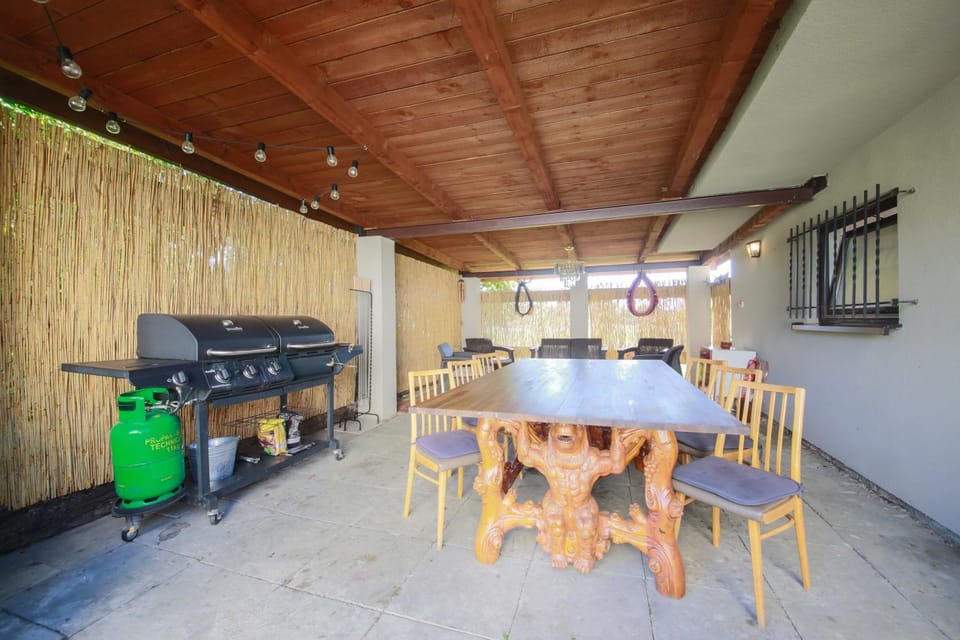 BBQ facilities, Garden, Balcony/Terrace