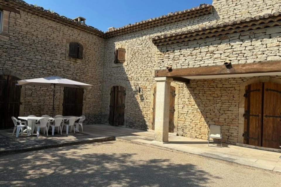 Mas in Gordes with swimming pool House in Gordes