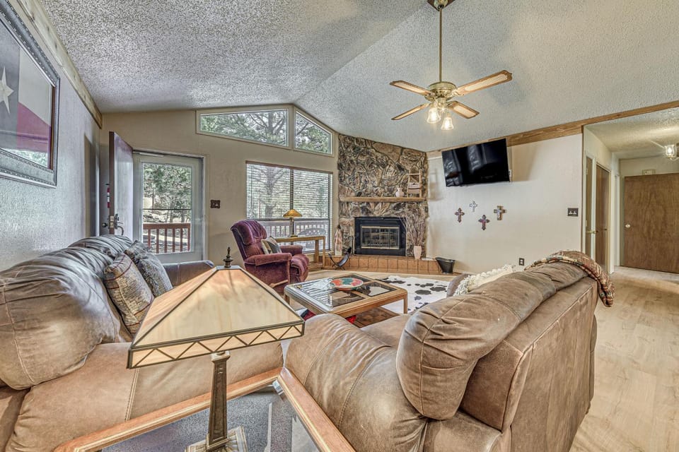1 Mi to Downtown Ruidoso: Peaceful Forested Cabin! Cabin in Ruidoso