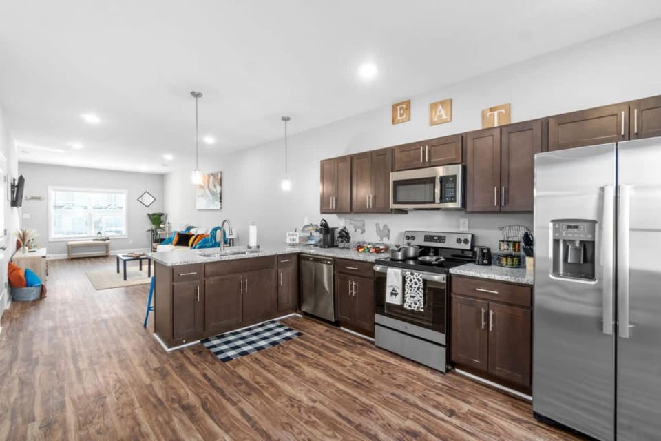 Sapphire Oasis A Luxurious Townhouse Retreat near Nashville & Ft Campbell House in Clarksville
