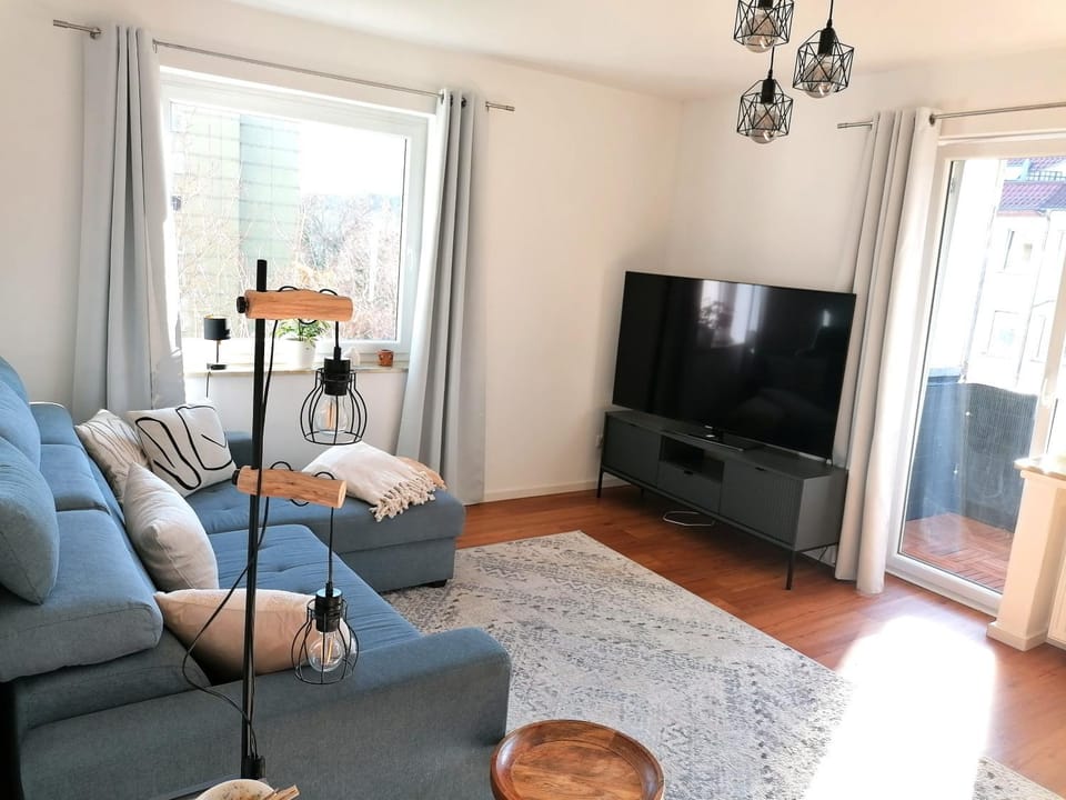 TV and multimedia, Living room, Seating area, internet