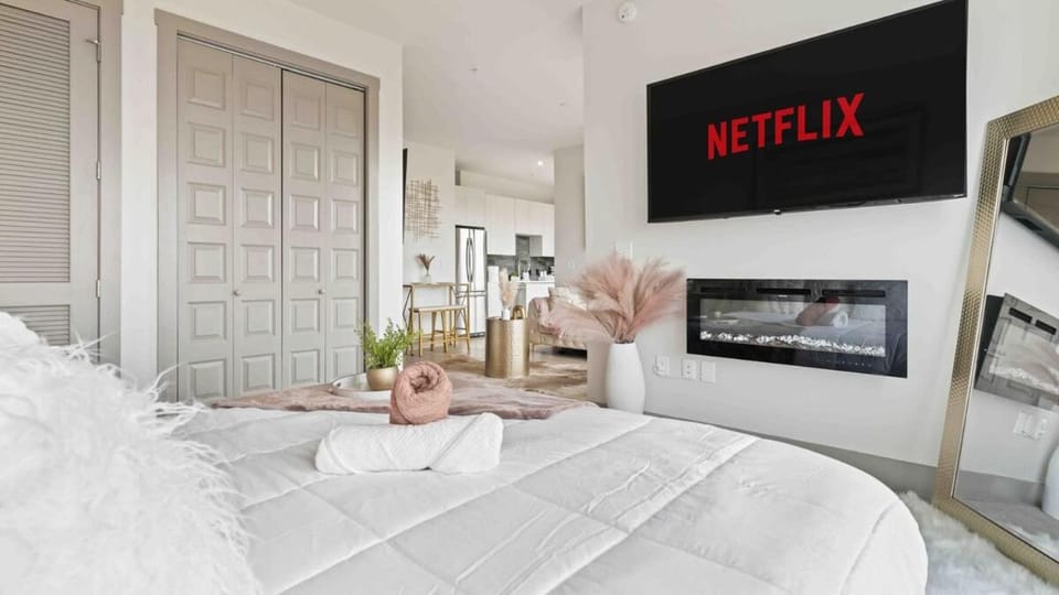 NEW! ChateauOasis PenthouseViews KingBed Apartment in Atlanta