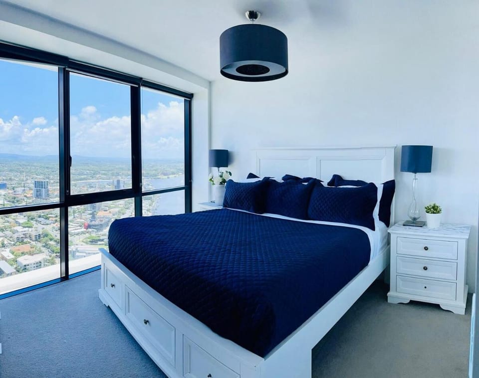 Mantra Circle on Cavill High Floor Spa Luxury Apartment in Surfers Paradise