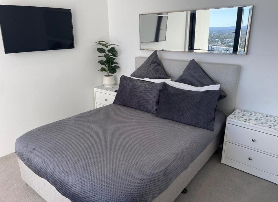 Mantra Circle on Cavill High Floor Spa Luxury Apartment in Surfers Paradise