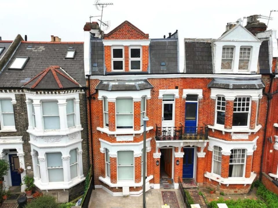 Property building, Day, Neighbourhood, Street view