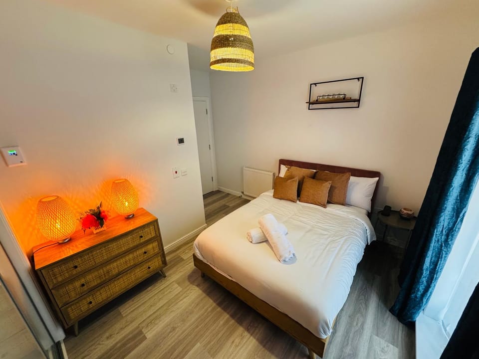 Bedroom, towels, wardrobe