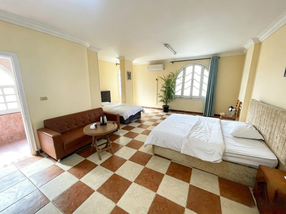 Bed, Living room, Photo of the whole room, Seating area, Bedroom